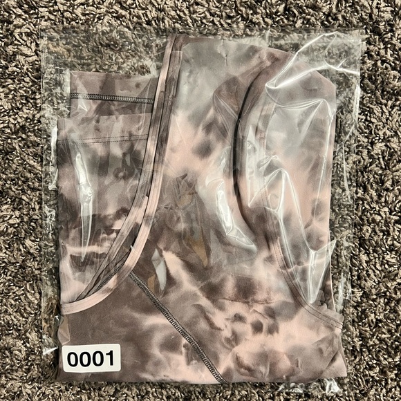 Lululemon NWT Align™ T-Shirt sz 10 diamond dye mink bery lunar rock shadow - Picture 4 of 4